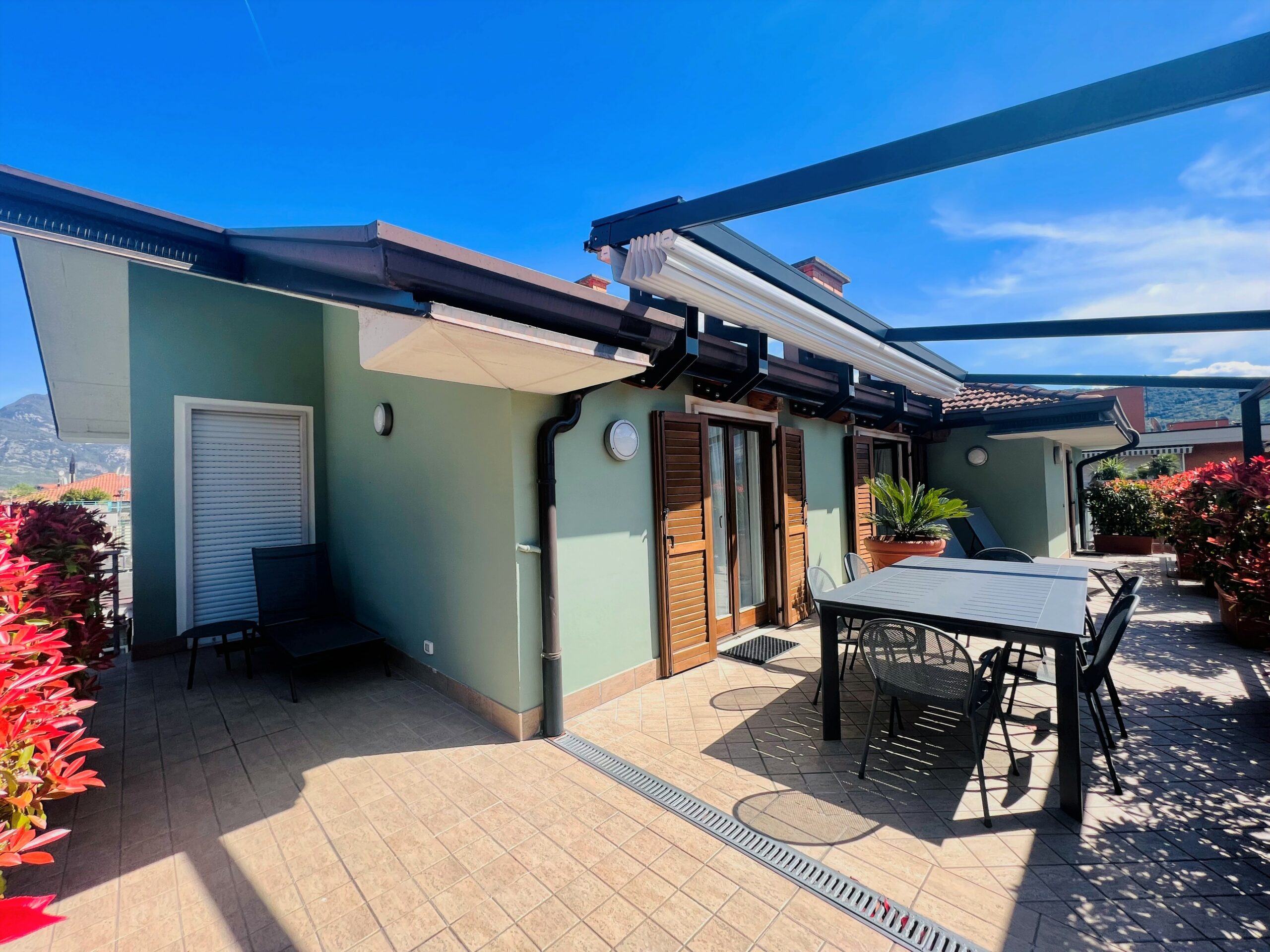 Front exterior 02